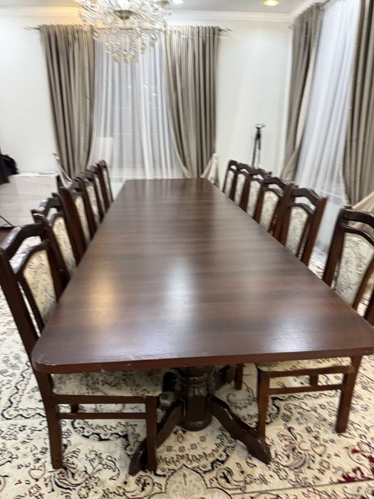 Стол-стулья  для гостей / зала