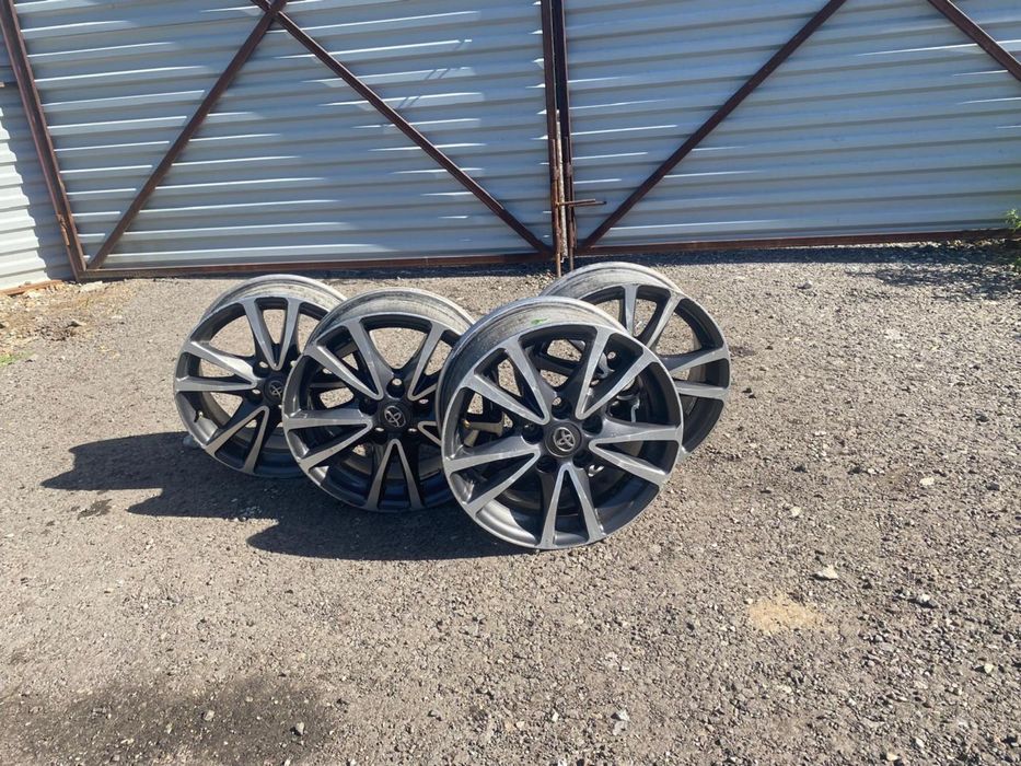 Титановые диски тойота авенсис R16