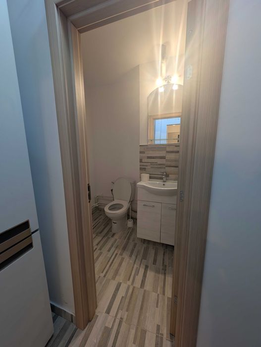 Apartament cu 2 camere, central, renovat, mobilat, parter, 50 mp utili