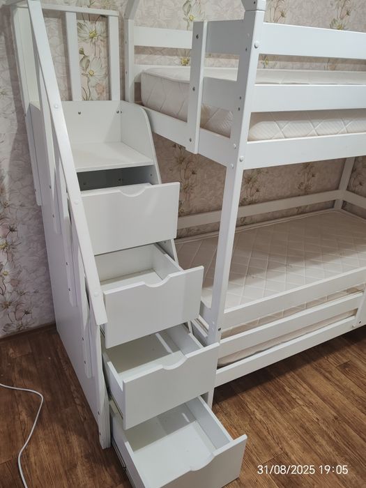 Кровать двухъярусная!