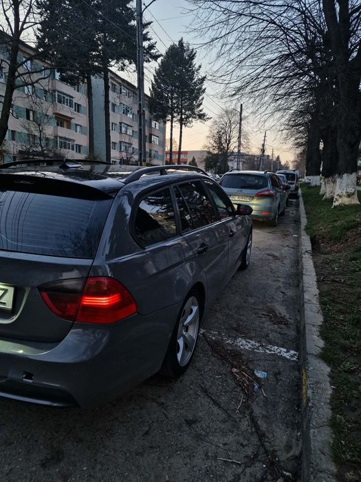 Mașina BMW 320…..