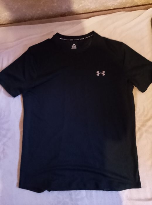 Vând tricou under armour M