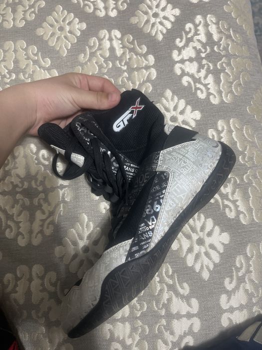 продам боксерки точнее обувь для бокса сразу 2