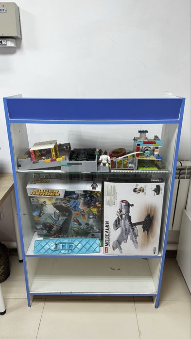 Ветрина шкаф синий