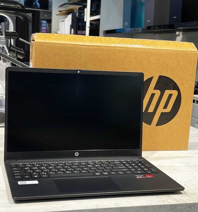 HP Nero Laptop Amd R5 7430U DDR4 8GB SSD Nvme 256GB 15'6 FHD Ips