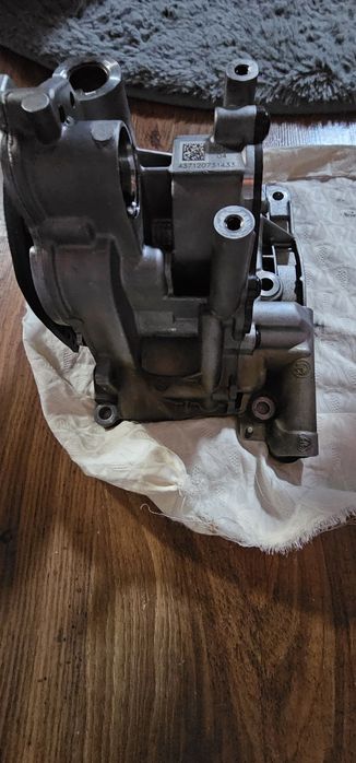 Pompă ulei bmw f10 530d