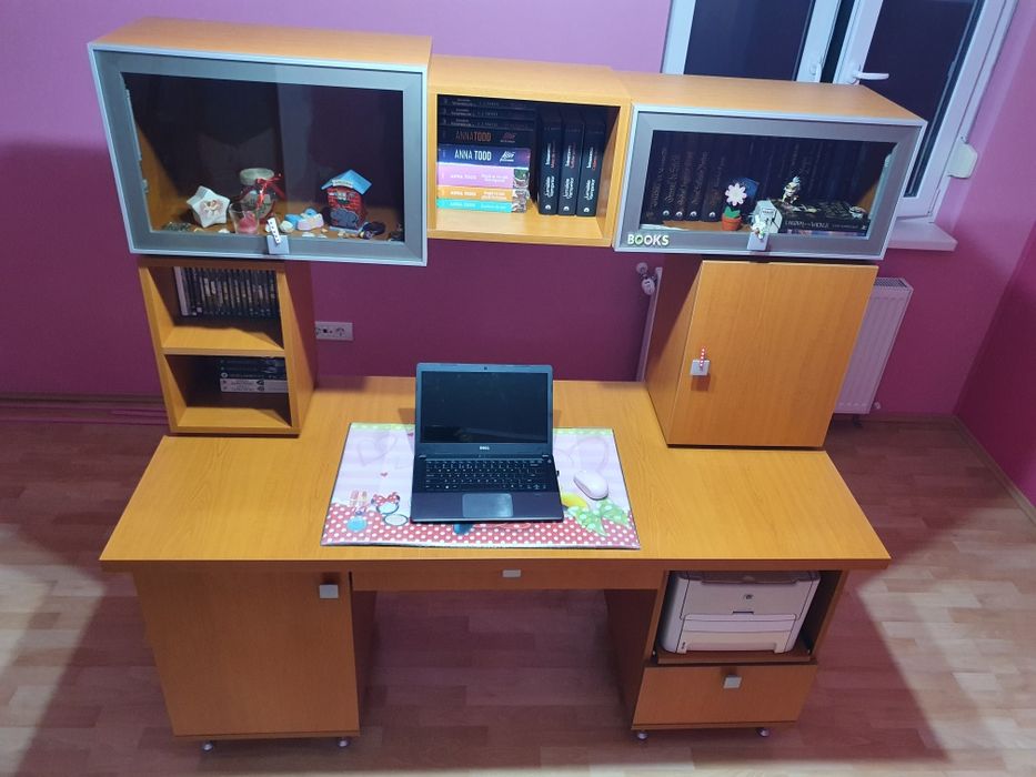 Birou făcut pe comandă, într-o stare foarte bună