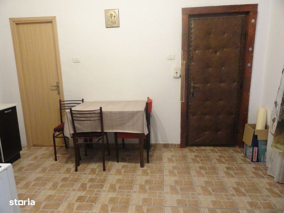 Apartament 2 camere, etaj 2, Bdul Revolutiei, 103 mp, renovat, mobilat