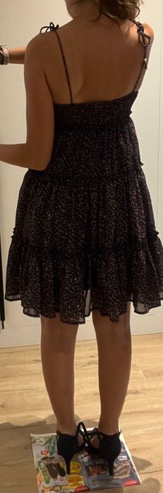 Кокетна къса рокличка с флорален мотив