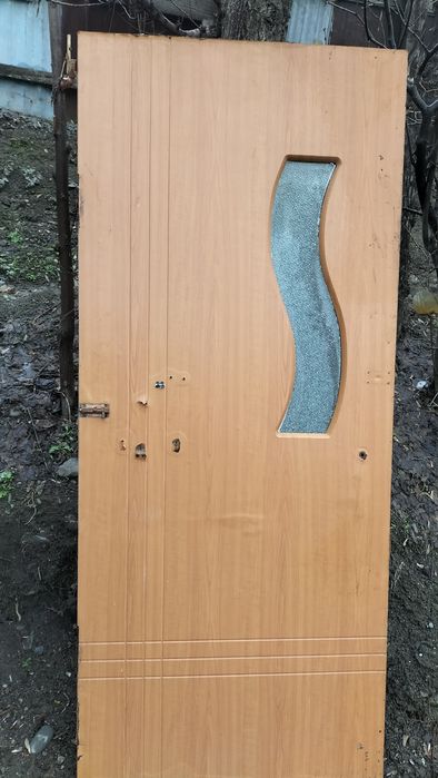 Продаю деревянную дверь без косяка