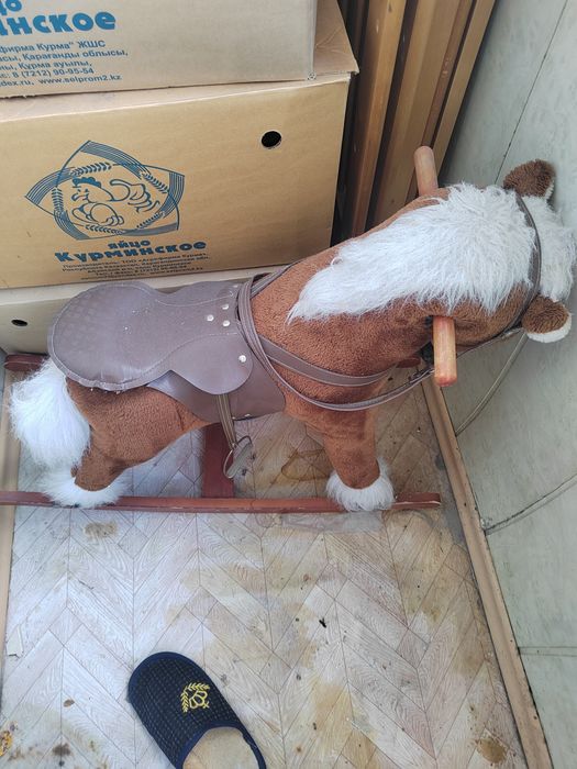 Продам детскую лошадку