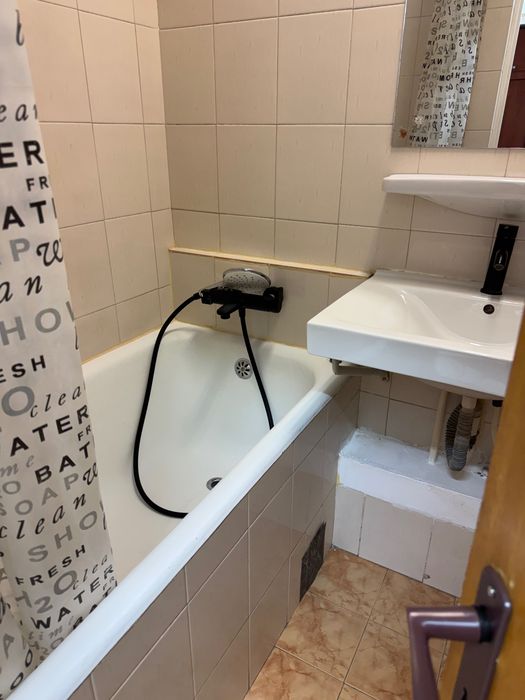 Închiriez garsoniera