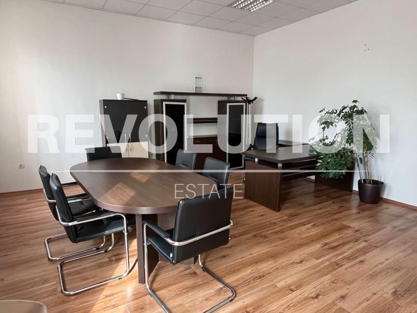 Просторен офис в Центъра на Варна!