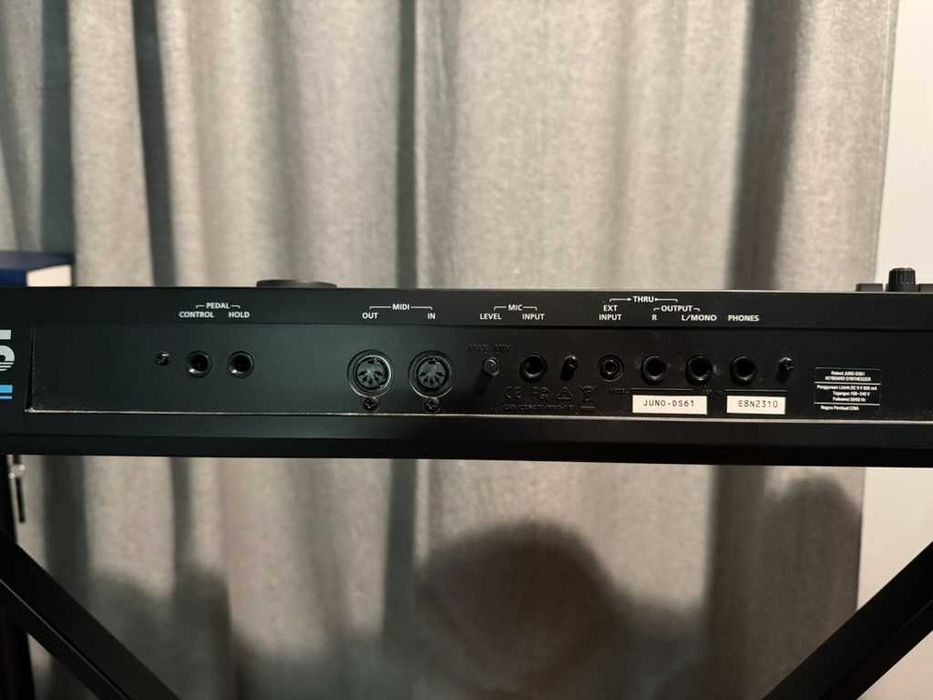 Синтезатор Roland Juno DS61