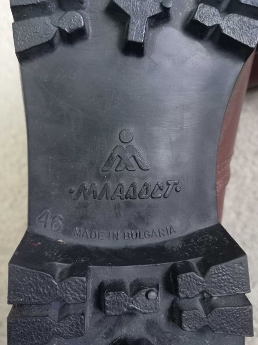 Продавам работно - туристически обувки