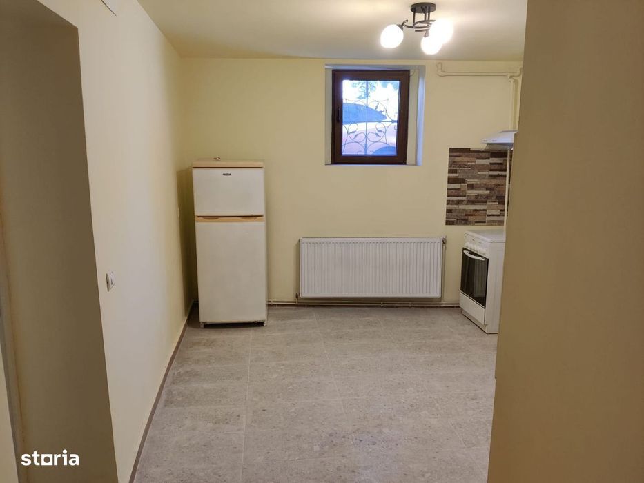 Apartament 2 camere la demisol 43 mp - Hasdeu / Central