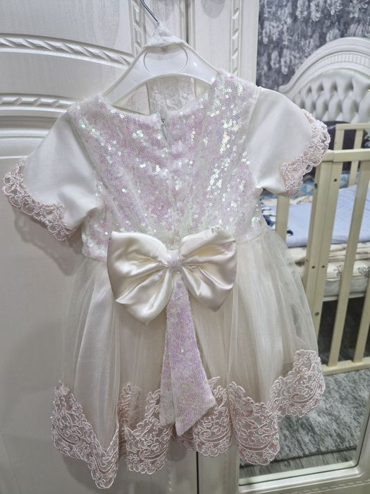 Продам красивое детское платья