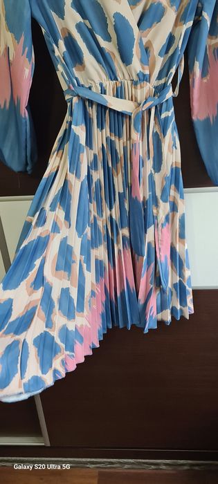 Ефирна рокля плисе