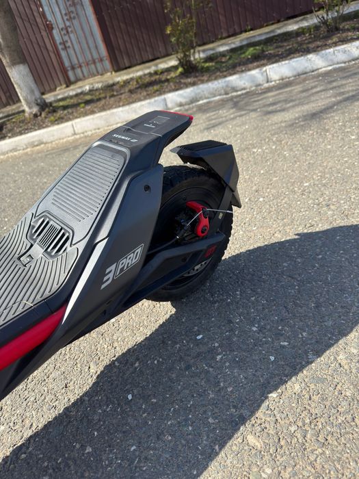 Trotinetă electrică SEGWAY ZT3 Pro – roți 11 inch – stare foarte bună