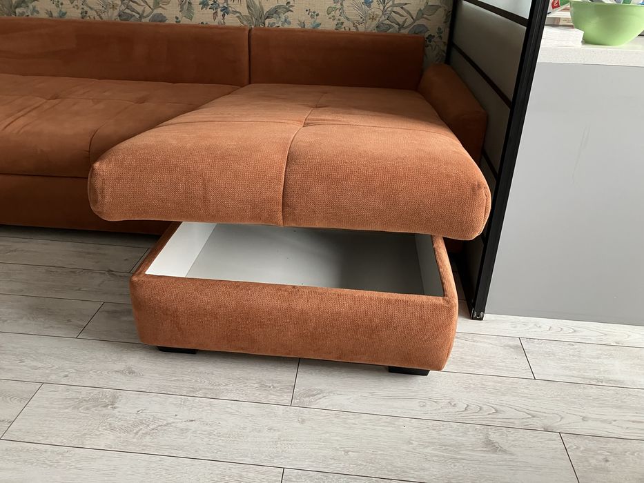 Продам диван темно-оранжевого  цвета