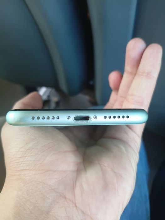 Iphone 11.     .