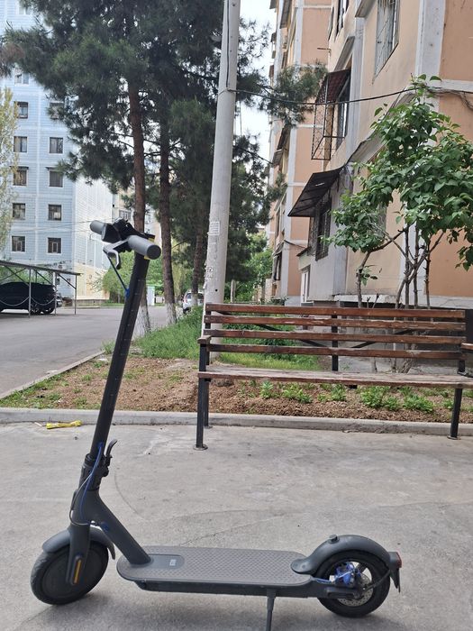 Электросамокат Xiaomi  Mi electric  scooter  3