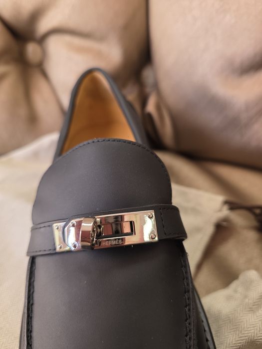 Обувки Hermes налични