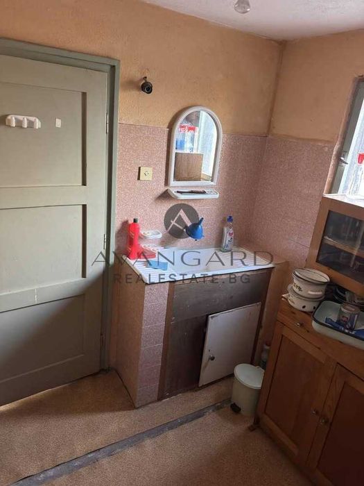 оф.24871 Масивна къща с двор/ с. Скутаре