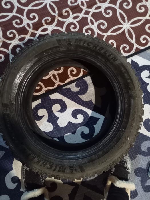 Продам зимние шины с шипами