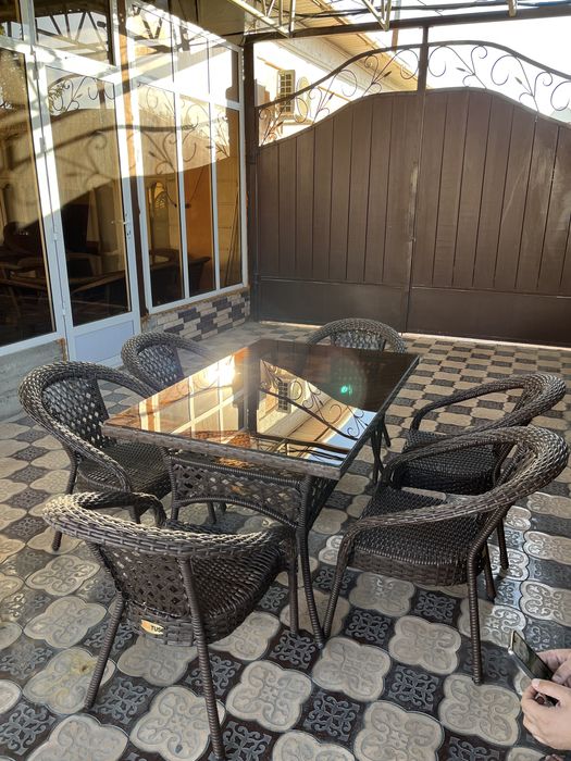 Стол стуля на 6 персон из ротанга