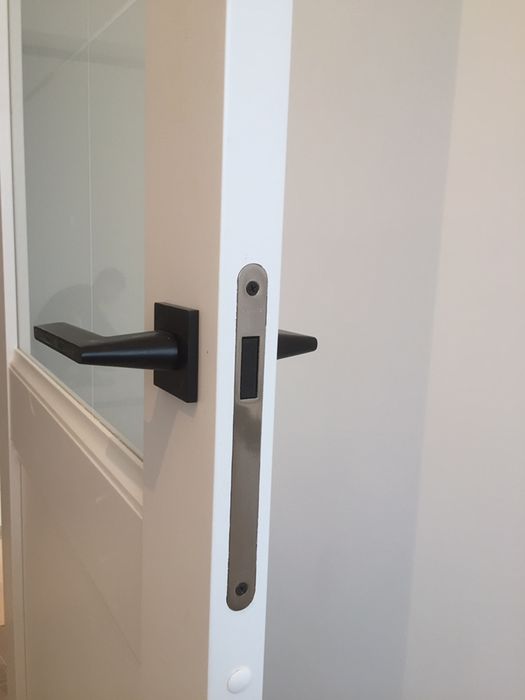 Установка межкомнатные двери