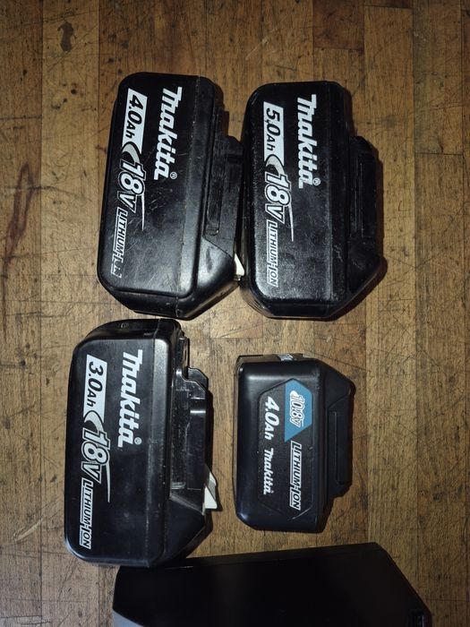 Acumulator baterie MAKITA 18v 3 4  5 ah si Incarcator MAKITA DC 18