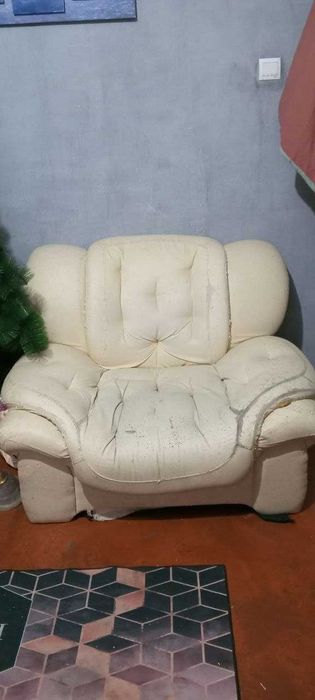 Продаётся мебель для офиса и квартиры  каркас прочный и целый