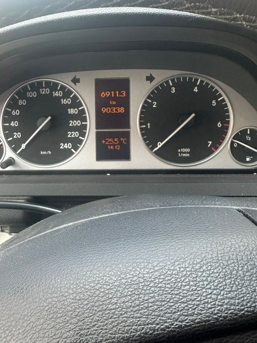 Vand Mercedes-clasa B180 2011, cutie automata,  90300km  reali.