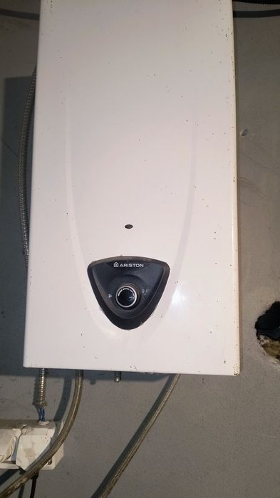 Instant Ariston pe butelie