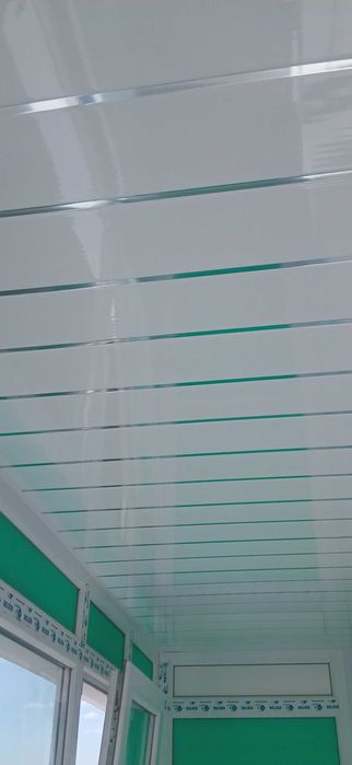 Отделка балконов и санузлов декорпанелями.