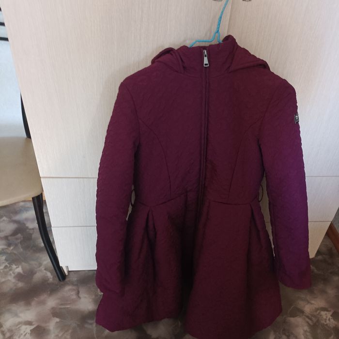 Продам красивый плащик на девочку 7-9 лет