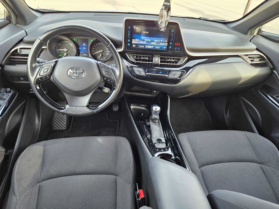 2018 Toyota C-HR hybrid, faruri LED, Keyless, Distronic, carte service