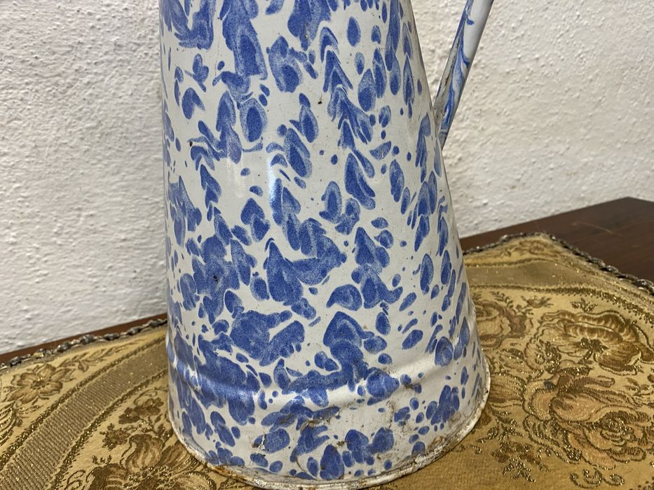 Голяма френска емайлирана кана