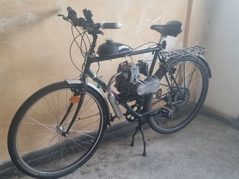 Bicicleta cu motor 4 timpi