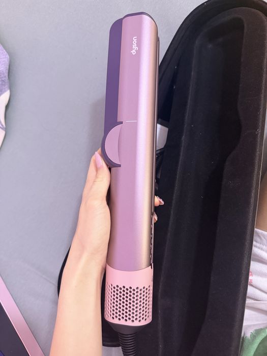 Dyson airstrait