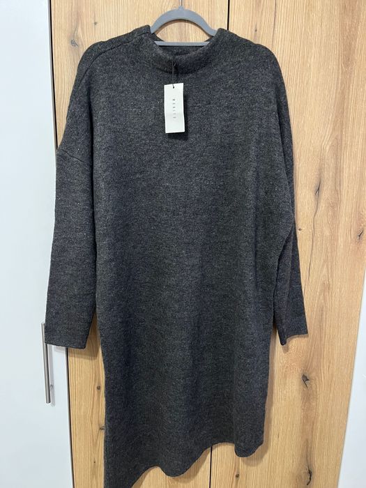 Дамски пуловери и рокли