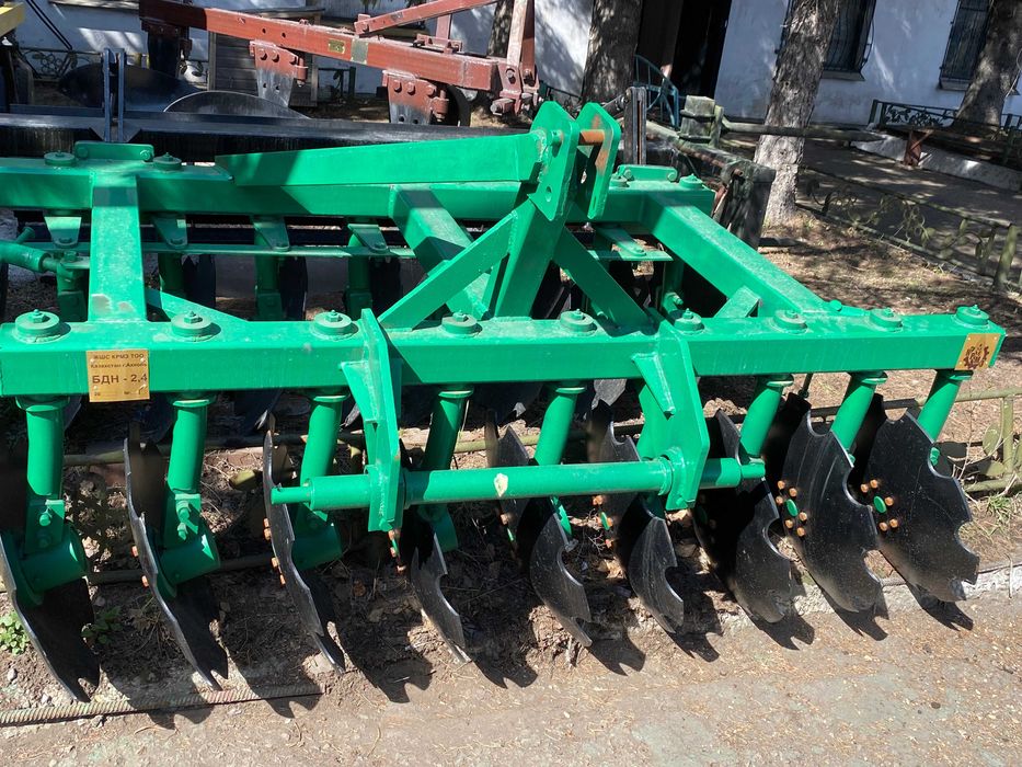 Плуги ПНЛ, бороны БДН, плоскорезы