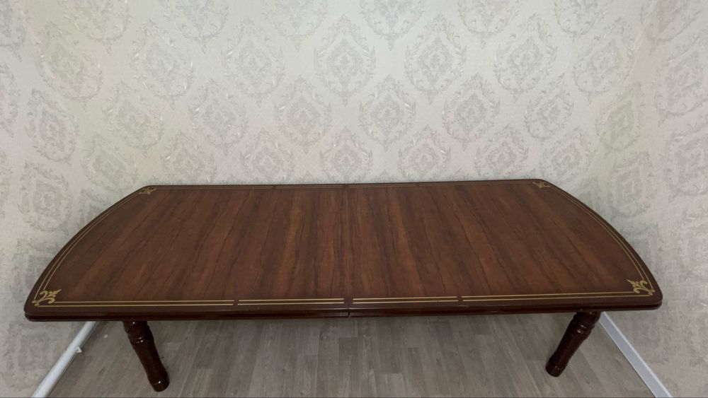 Продам деревянный стол!