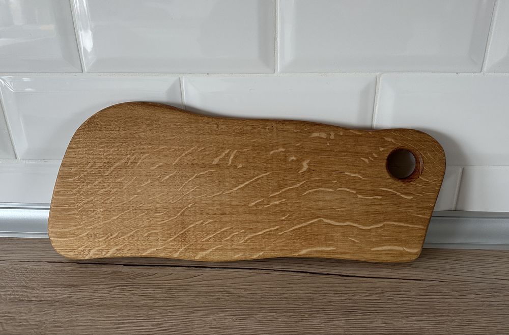 Tocator din lemn de stejar model unicat, lucrat manual