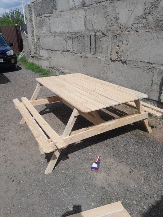 Уличный стол,с скамейками