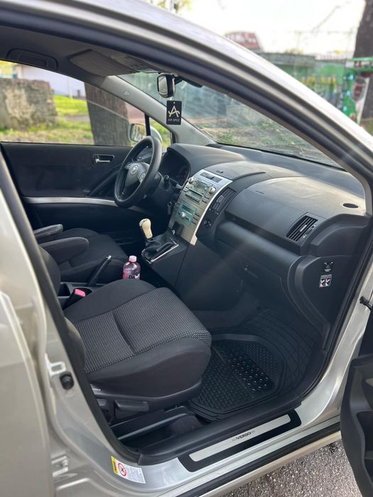 Toyota Corolla verso 2.2 177к.с D-4D