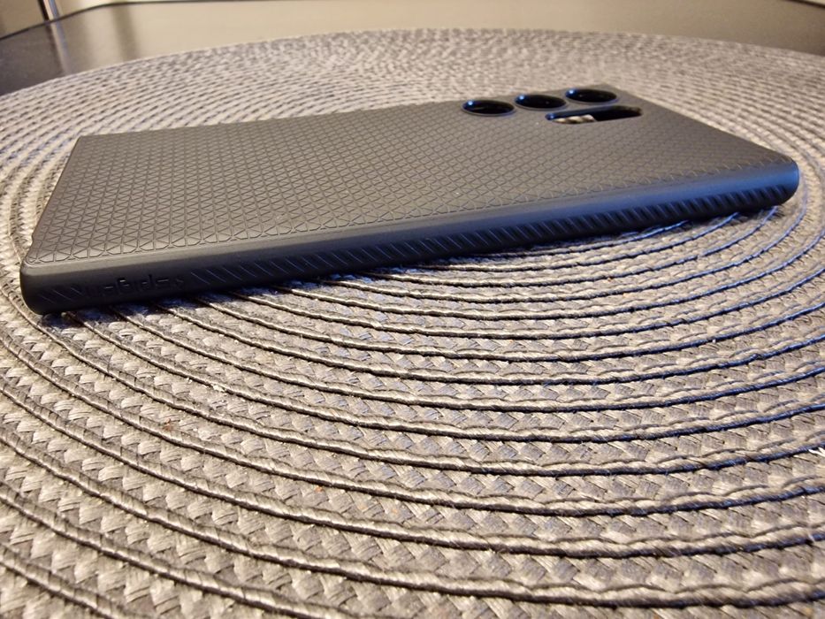 Husa Samsung Galaxy S22 Ultra 5G - SPIGEN Liquid Air Black