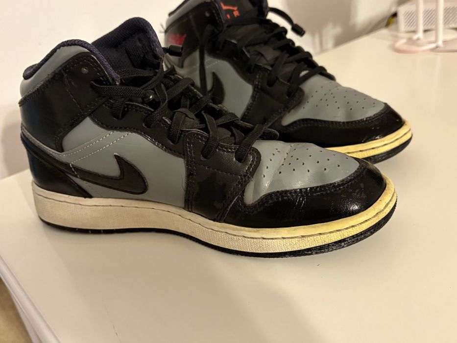 Air jordan mid shadow