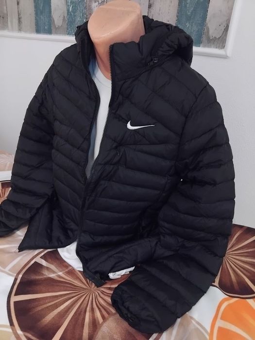 Ieftin!  Geaca băieți Nike.